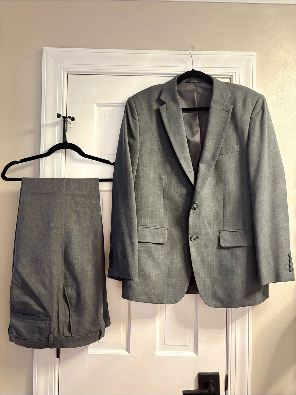Men's Gray Haggar Travel Performance Suit - (Jacket: Size 42R & Pants: 32” x 32”